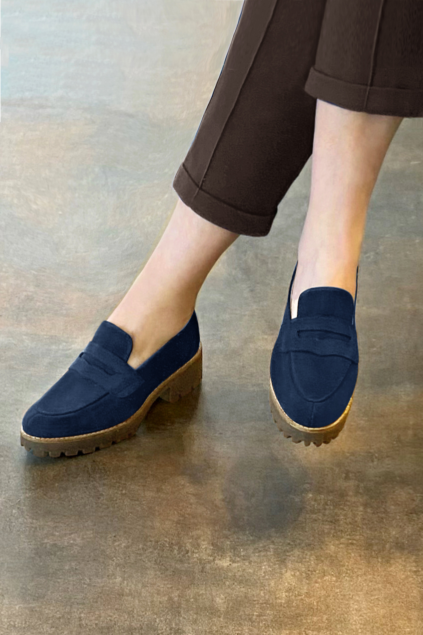 Navy blue women's casual loafers. Round toe. Low rubber soles. Worn view - Florence KOOIJMAN